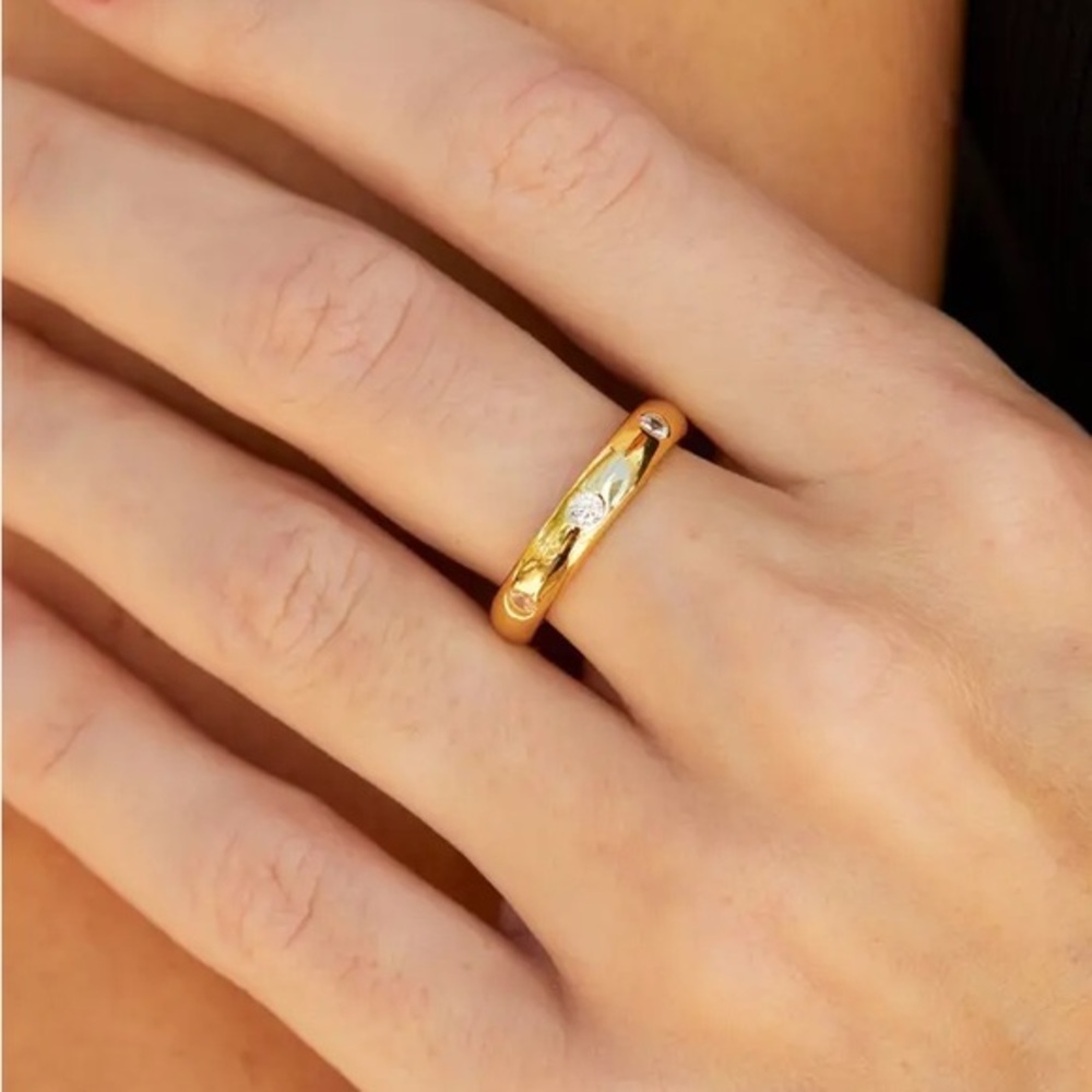 NWOT SAVVY CIE JEWELS CZ Eternity Band Ring